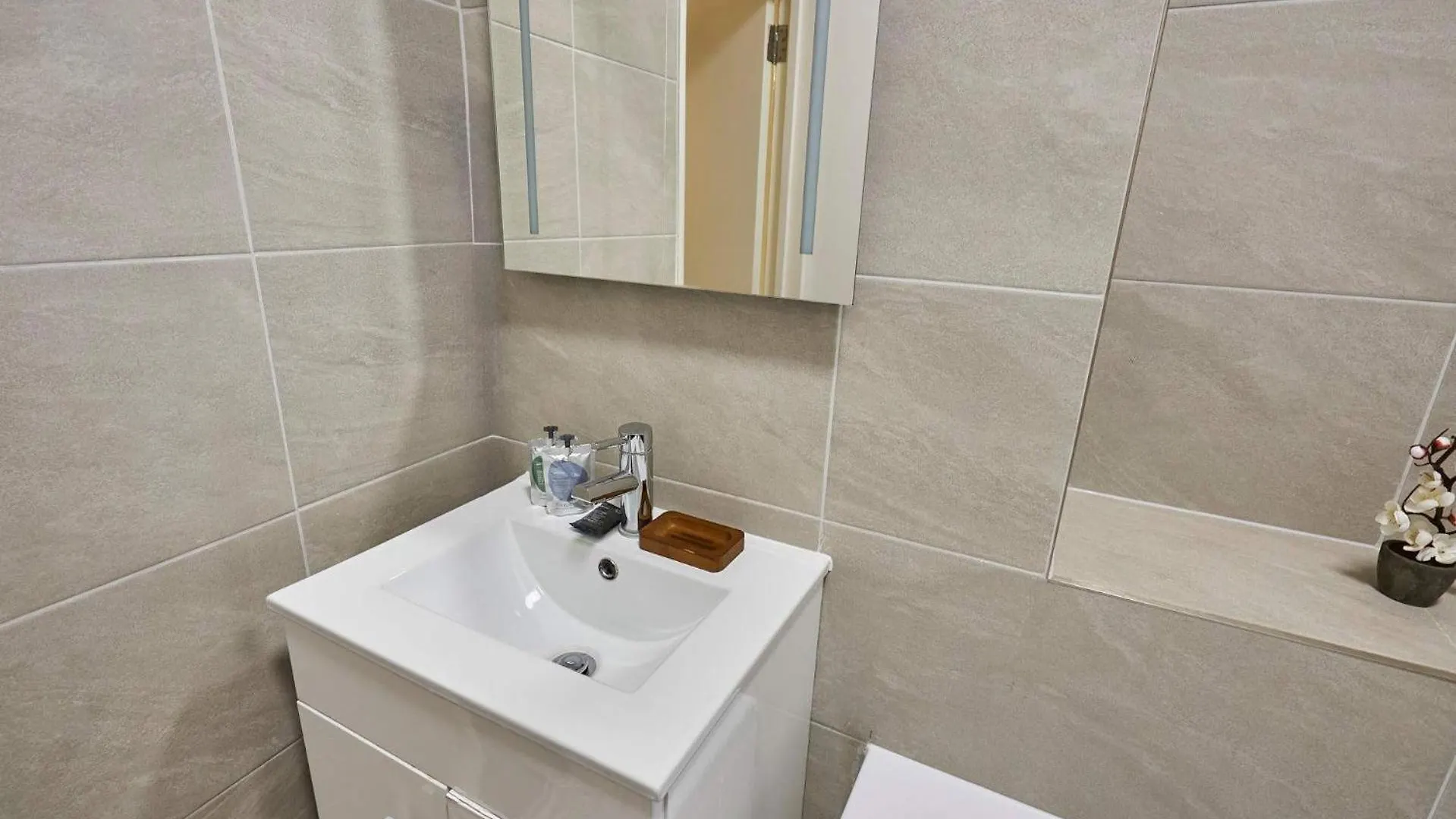 Host & Stay - Cambridge Road Brighton
